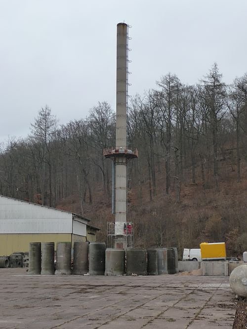 Schornstein gesprengt