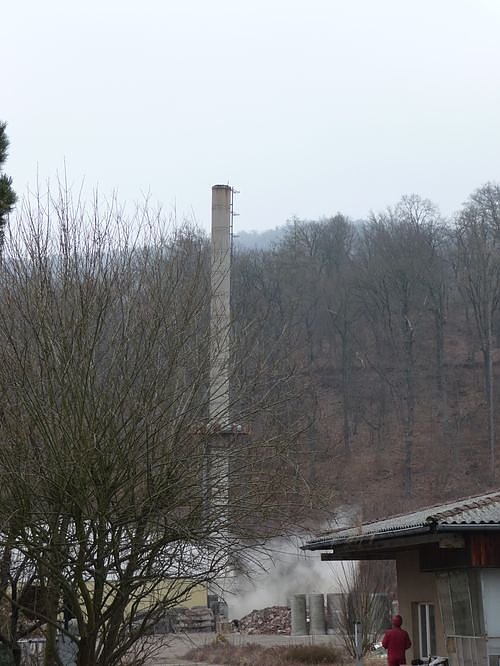 Schornstein gesprengt