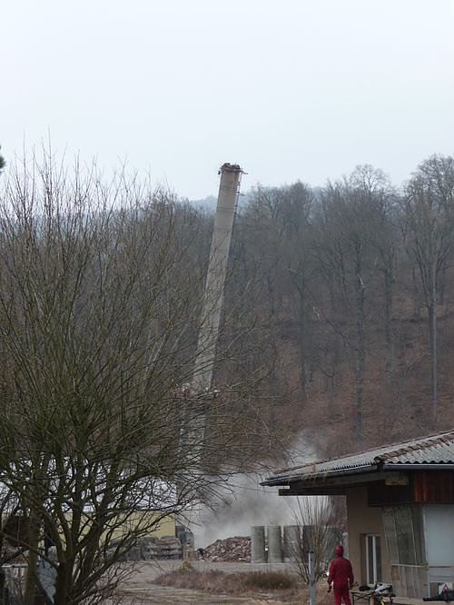 Schornstein gesprengt