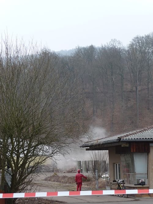 Schornstein gesprengt