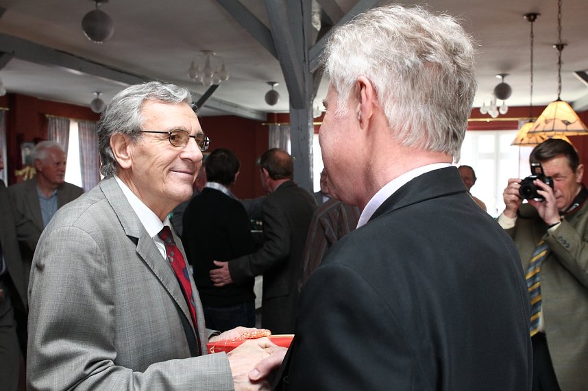 Klaus Becker zum 75.: NUV gratuliert