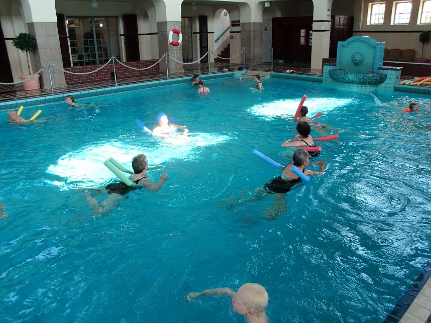 Seniorenschwimmen im Badehaus