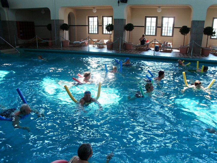 Seniorenschwimmen im Badehaus