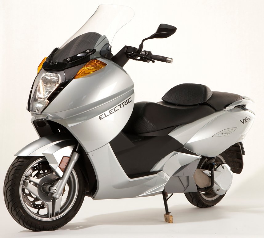 Der Roller von Vectrix ist komfortabel und &uuml;berzeugt durch den starken E-Motor. Reichweite: 70 Kilometer