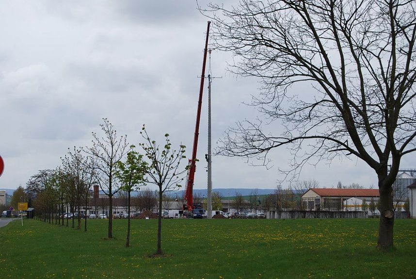 Mast aufgestellt