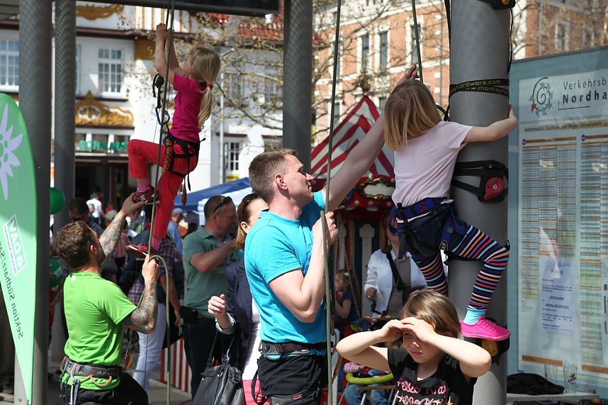 Vor und hinter der B&uuml;hne