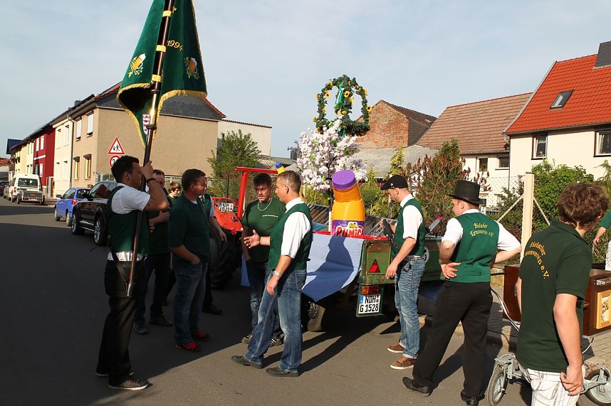 Maibaum in Bielen gesetzt