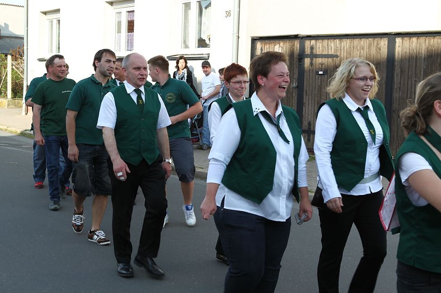 Maibaum in Bielen gesetzt