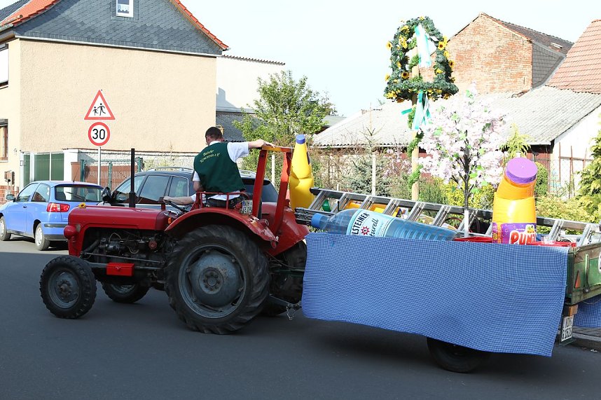 Maibaum in Bielen gesetzt