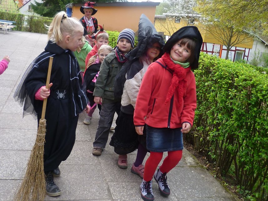 Kleine Hexen in S&uuml;lzhayn
