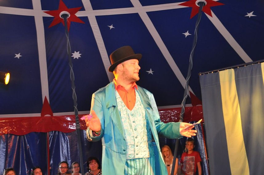 Gregor Wollnys wilder Wohnzimmerzirkus