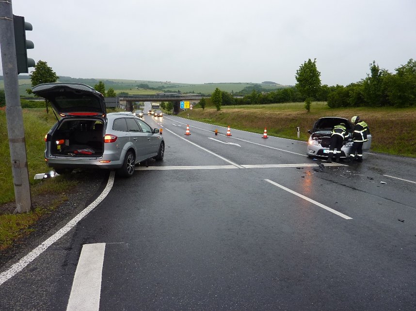 Vier Autos zerschrottet