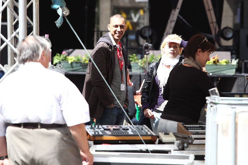 Leere B&uuml;hnen, vollen St&auml;nde