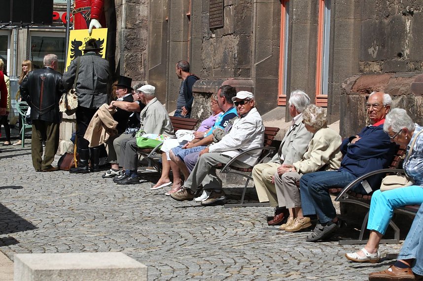 Leere B&uuml;hnen, vollen St&auml;nde