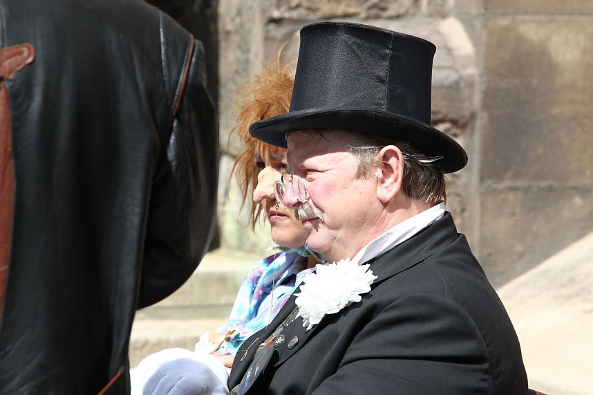 Leere B&uuml;hnen, vollen St&auml;nde