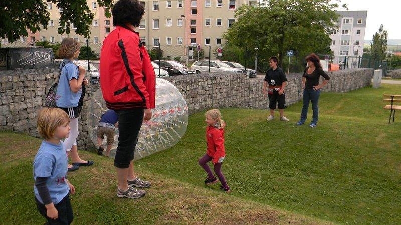 Sportliche Kinder auf dem Petersberg