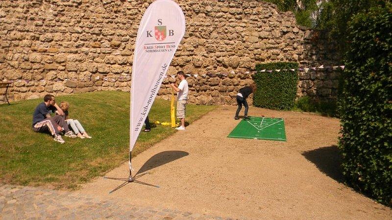 Sportliche Kinder auf dem Petersberg