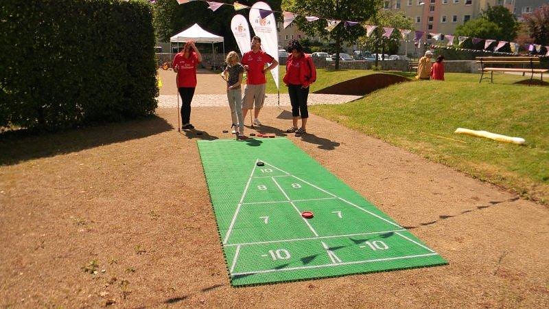 Sportliche Kinder auf dem Petersberg