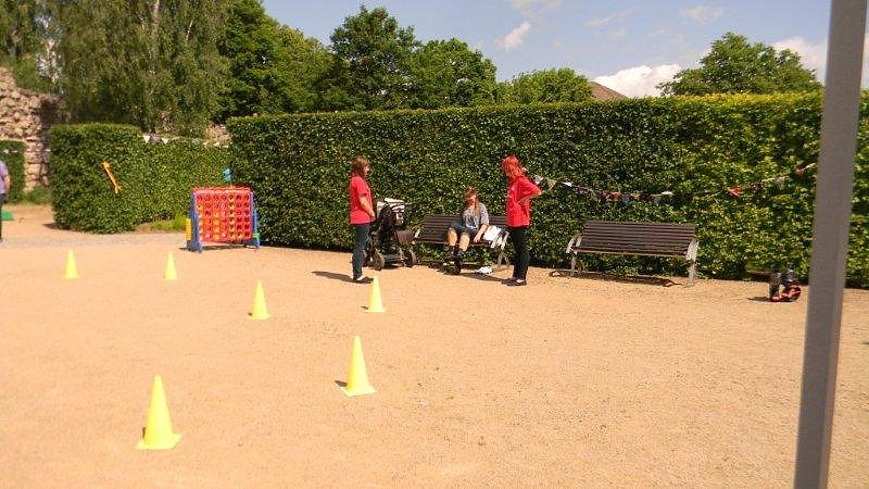 Sportliche Kinder auf dem Petersberg