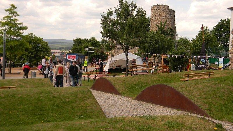Sportliche Kinder auf dem Petersberg