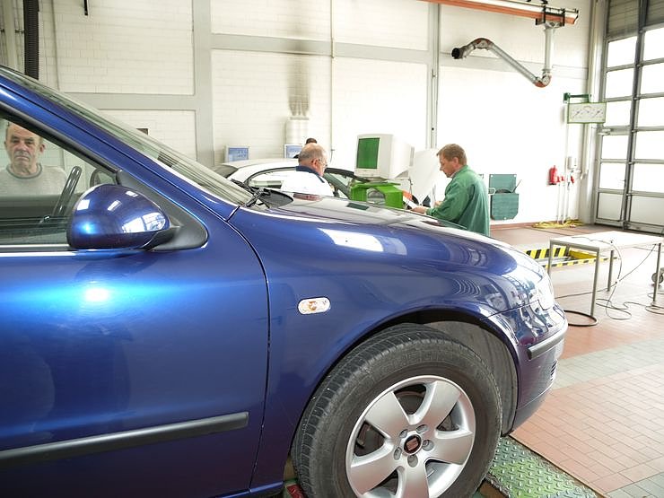 Fahrzeuge &uuml;berpr&uuml;ft
