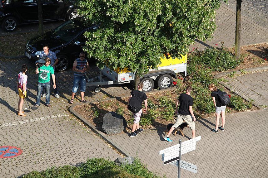 Party auf dem Platz: Die ersten G&auml;ste verlassen das Veranstaltungsgel&auml;nde - 18.03 Uhr