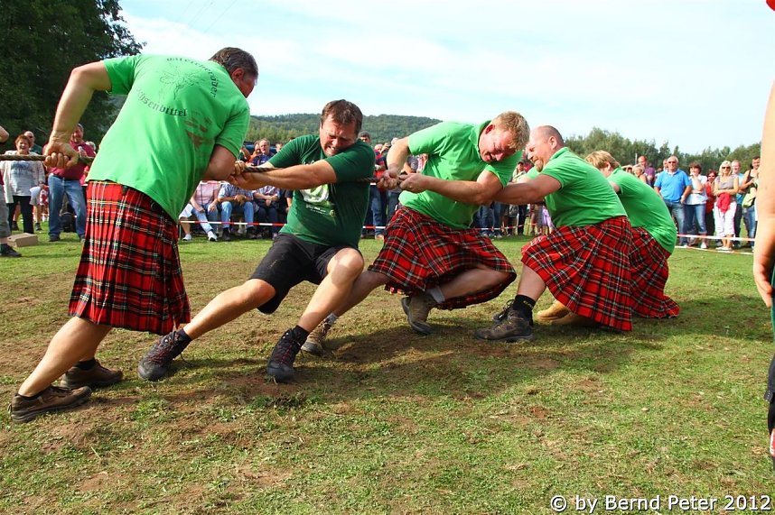 Tauziehen &uuml;ber die Wipper bei Obergebra