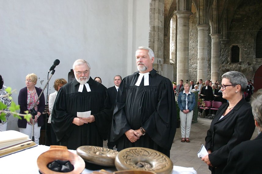 Neue Pfarrer eingef&uuml;hrt