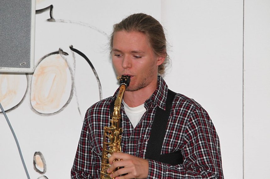 Botschafterin in Rot