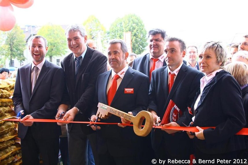 Neuer&ouml;ffnung mit Volksfest