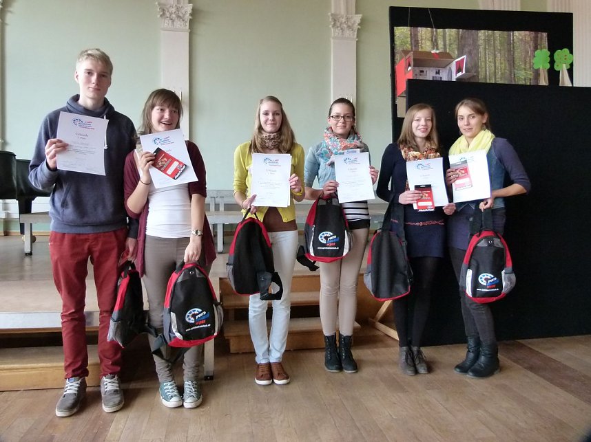 Die drei Erstplatzierten (von links nach rechts): Hendrik Schenkel, Julia Schenkel, Janine Rothensee, Hanna Keppler, Theresa Petzold, Anne Wetzel