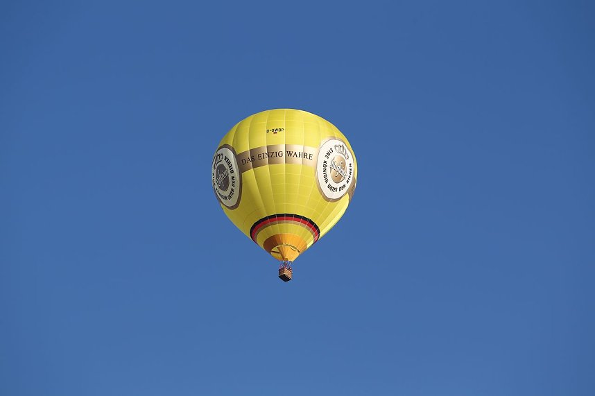 Am Himmel und auf der Schiene