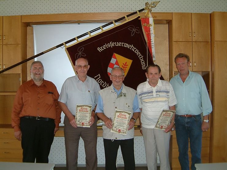 Ehrung f&uuml;r &auml;ltere Kameraden