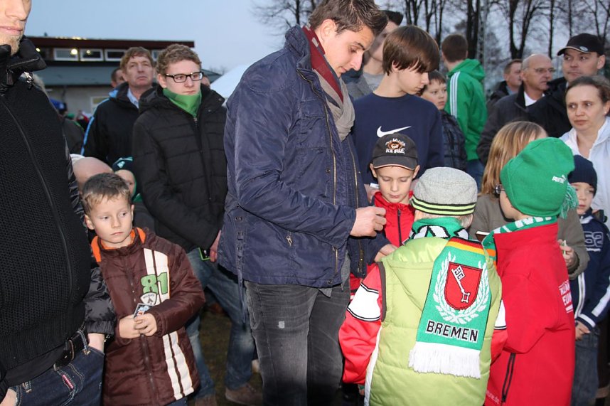 Mielitz umringt von Fans