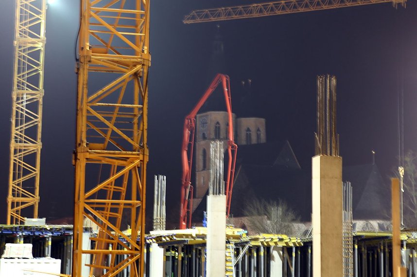 Abends auf der Baustelle