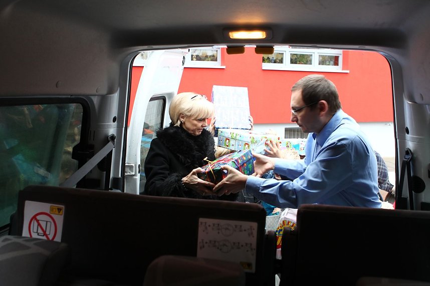 Pakete gehen auf die Reise nach Rum&auml;nien