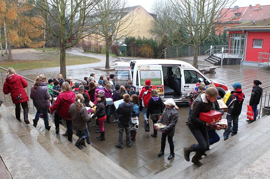 Pakete gehen auf die Reise nach Rum&auml;nien