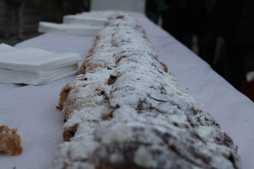 Adventsmarkt auf dem Theaterplatz