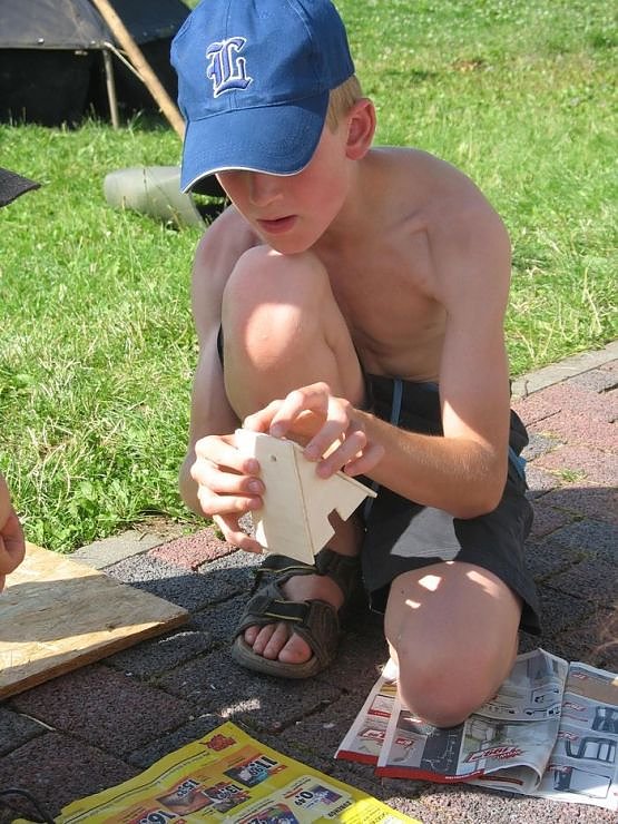 Hier beim Bau von R&auml;ucherh&auml;uschen