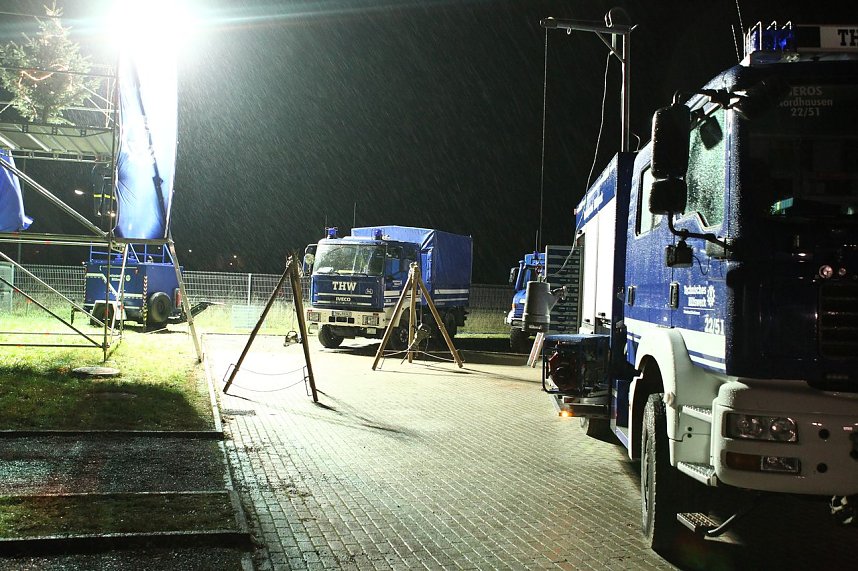 Ger&auml;teschau auf dem Hof des St&uuml;tzpunktes bei Hesserode