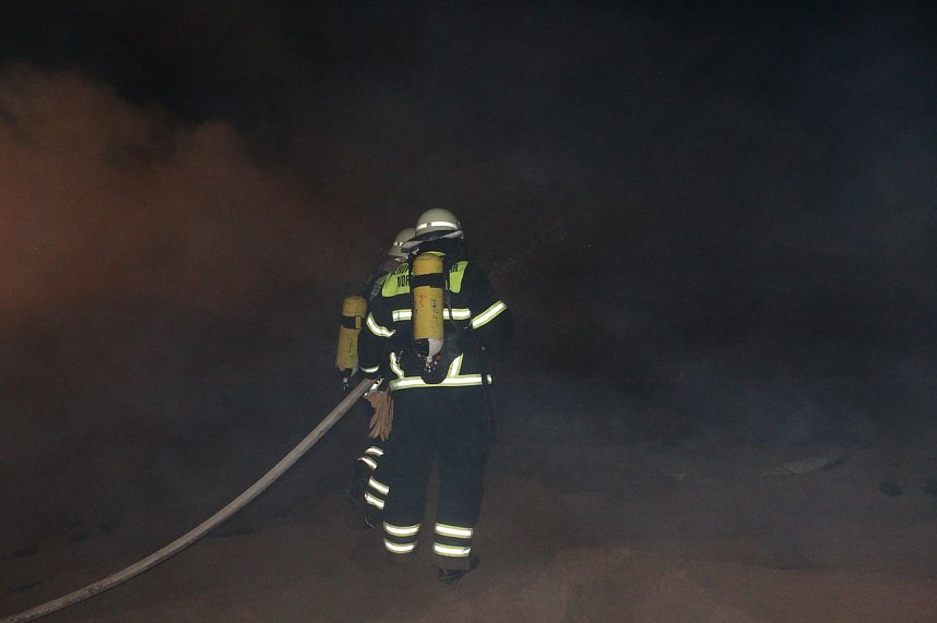 Brand in einem R&uuml;benmehl-Lager
