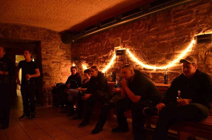 Schattenkinder im Klubhaus