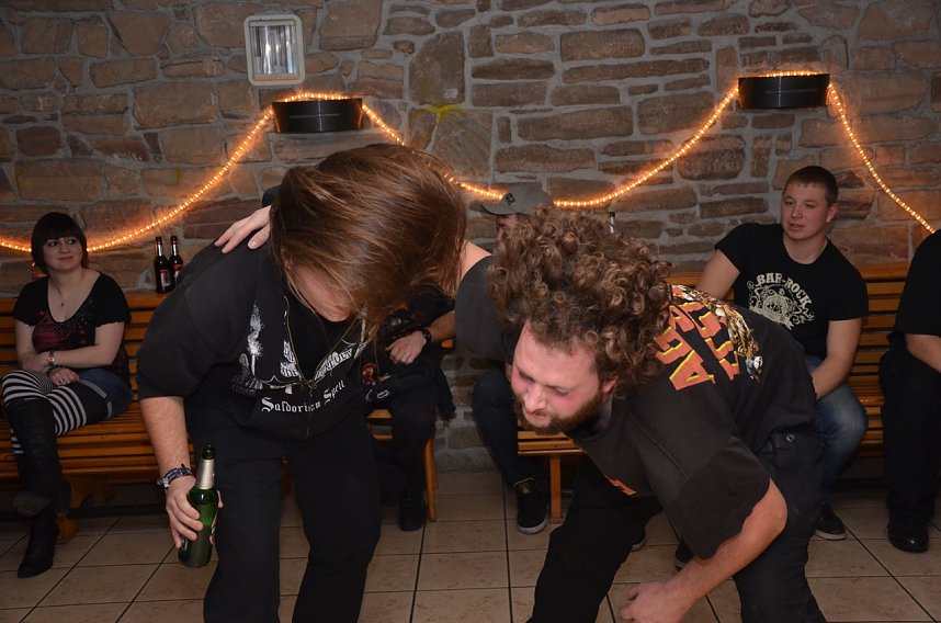 Schattenkinder im Klubhaus