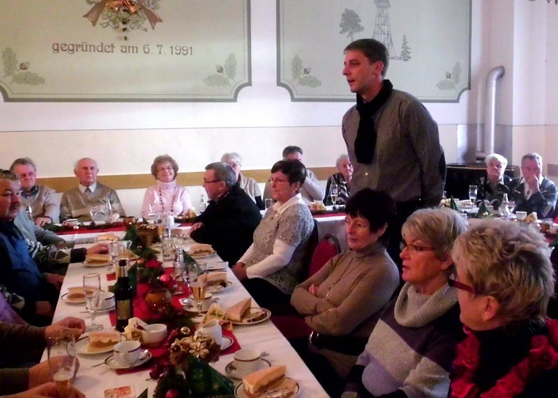 Jahresausklang: B&uuml;rgermeister Stefan Klante lie&szlig; es sich nicht nehmen, den VdK-Mitgliedern seinen Dank zu &uuml;berbringen