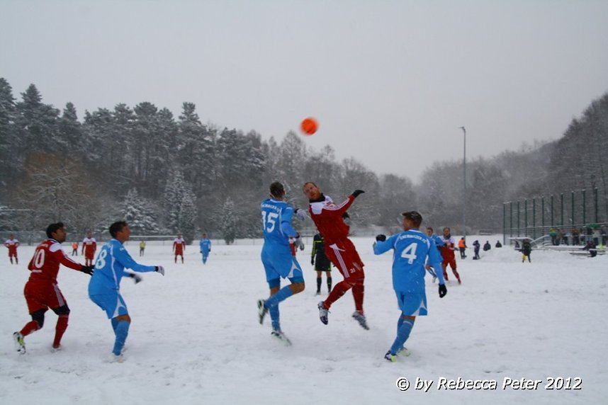 Fu&szlig;ball im Schnee