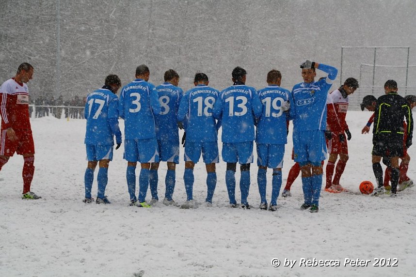 Fu&szlig;ball im Schnee