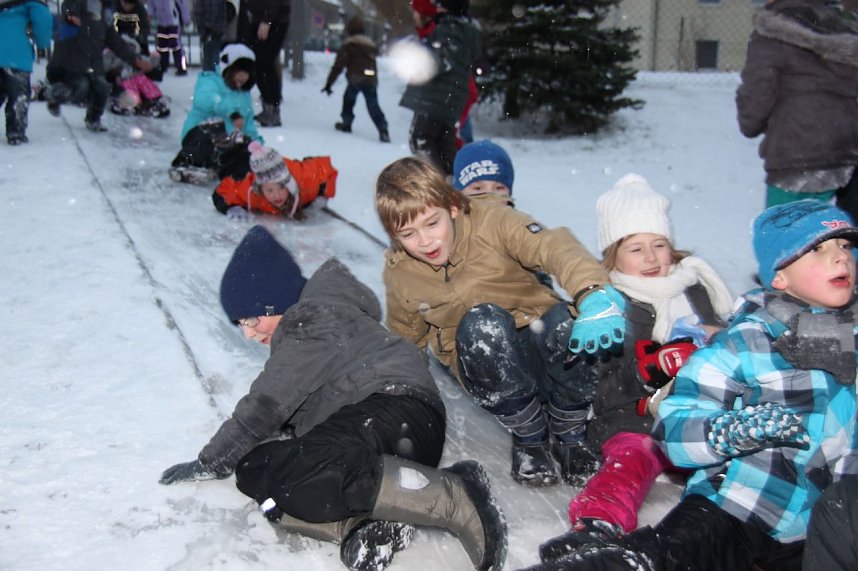 Gelungener Weihnachtsmarkt in Grundschule