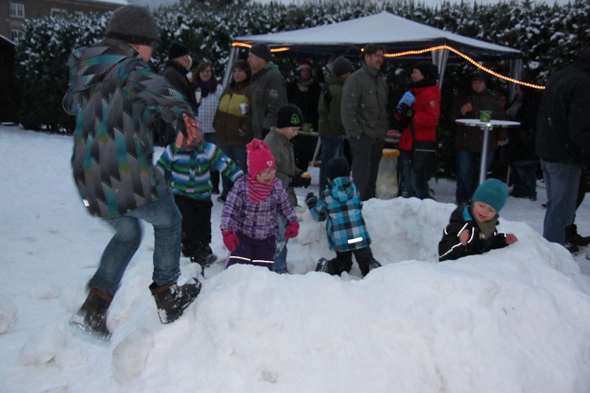 Gelungener Weihnachtsmarkt in Grundschule