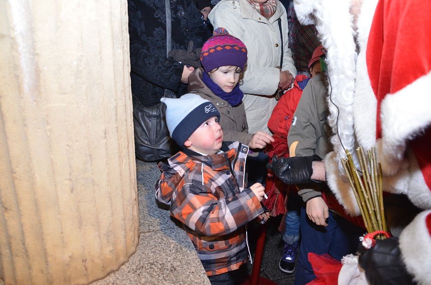 15.T&uuml;rchen am Theater