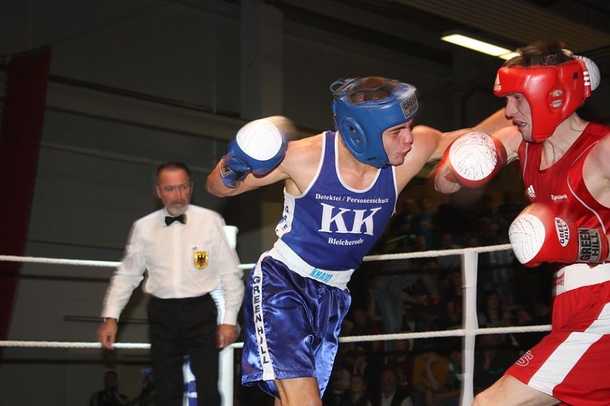 Weiterhin ungeschlagen: Antony Yigit (blau) schaffte den Sieg